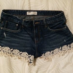 Adorable denim shorts from zara